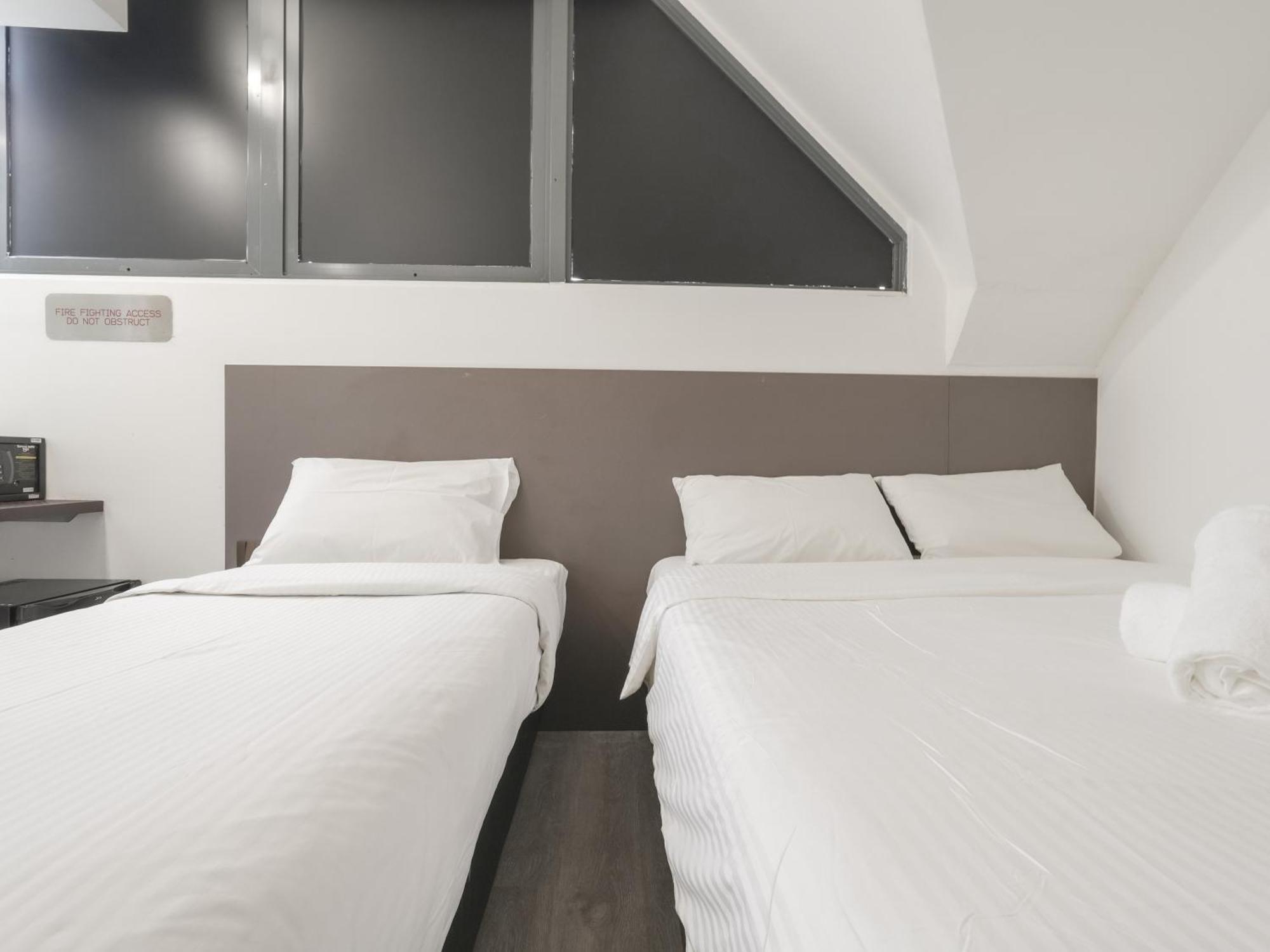 A Hotel Dickson Сингапур Екстериор снимка